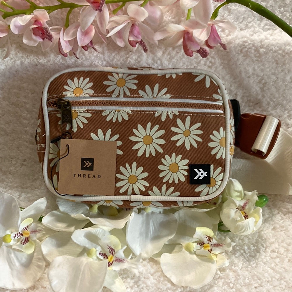 Thread carry-all crossbody purse